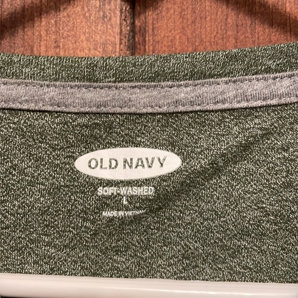 Men's old navy super soft v-neck t-shirt - Picture 3 of 6